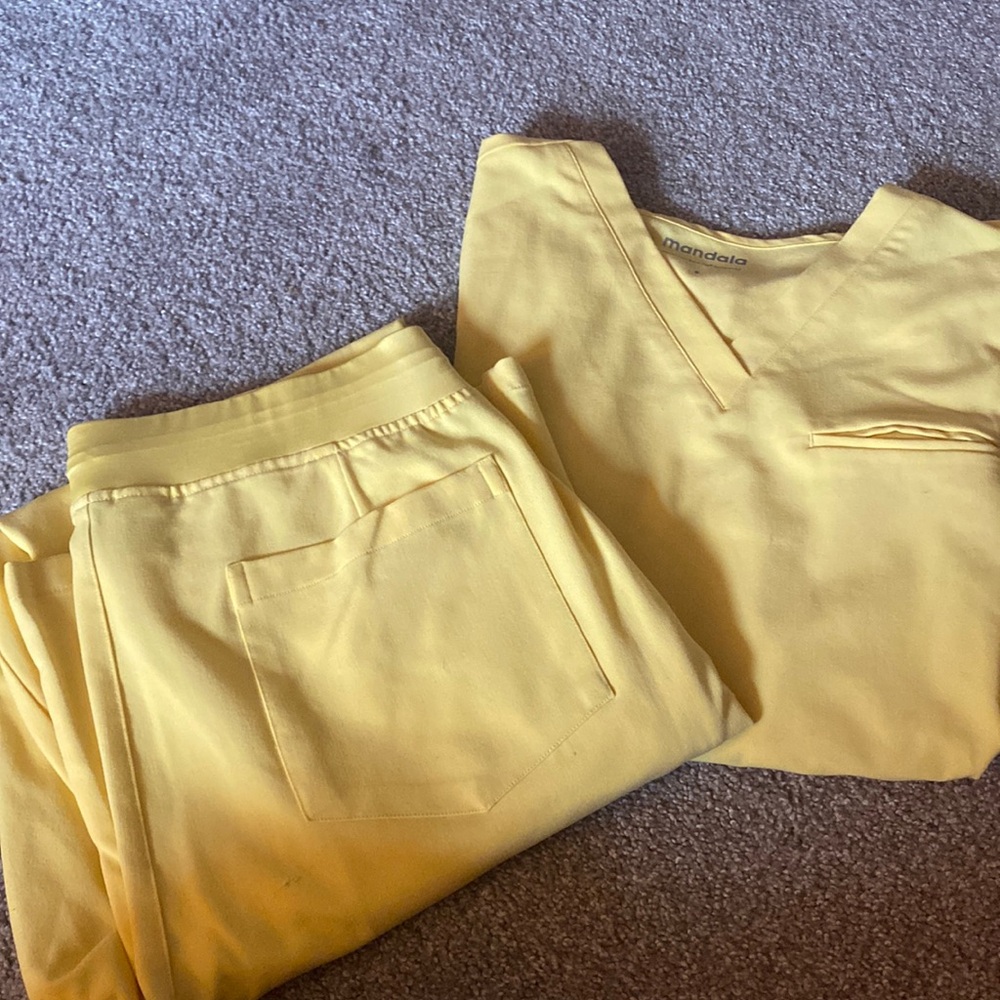 Mandala Women's Yellow Scrub Set